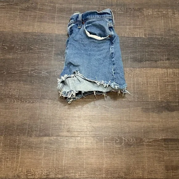 Abercrombie & Fitch Frayed The 4” Mom Short High Rise Curve Love Size 8 - Picture 3 of 5